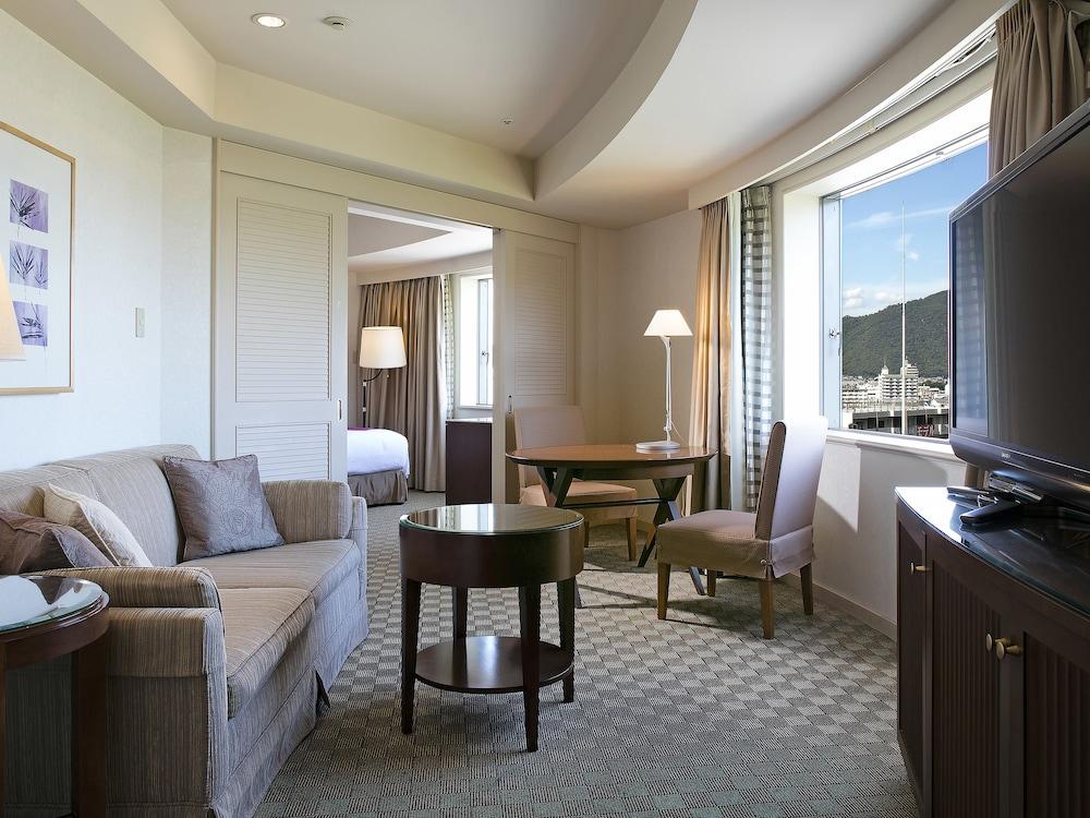Miyako Hotel Gifu Nagaragawa Exterior foto A suite at the Hilton Tokyo